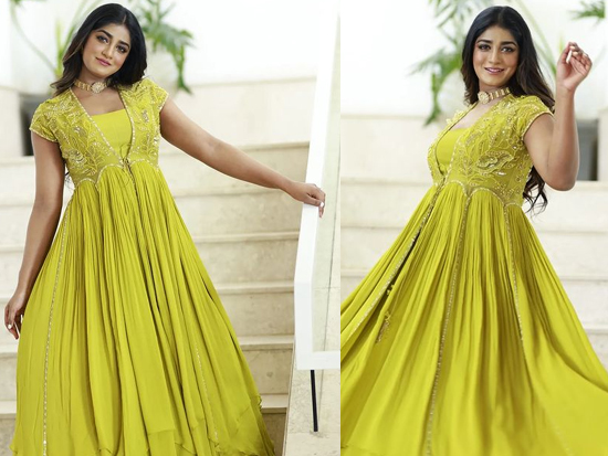 Dazzling Clicks Of Dimple Hayathi